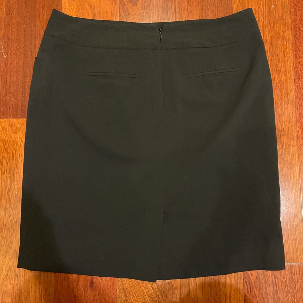 Nice women’s lined navy midi skirt.